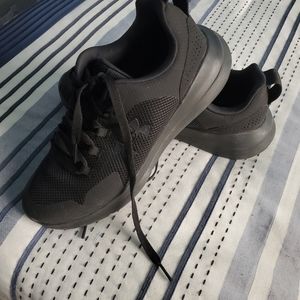 Under Armour tennis shoes